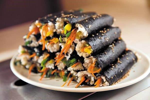 Kimbap là gì? Kimbap và sushi khác nhau như thế nào?